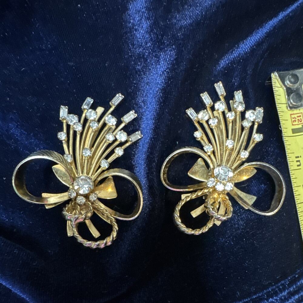Vintage Sarah Coventry Rhinestone Bow Clip On Earrings Gold Tone Signed 1960s